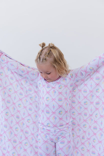(PINK) Birthday - Lightweight Blanket
