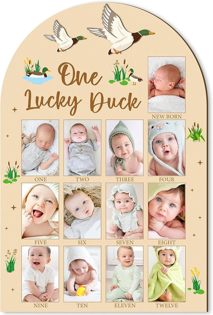 R HORSE 3D Mallard Duck 1st Birthday Wood Photo Display Board, One Lucky Duck Baby's First Year Picture Frame, 1-12 Months Milestone Board Birthday Decorations Keepsake Gift for Baby Nursery Decor