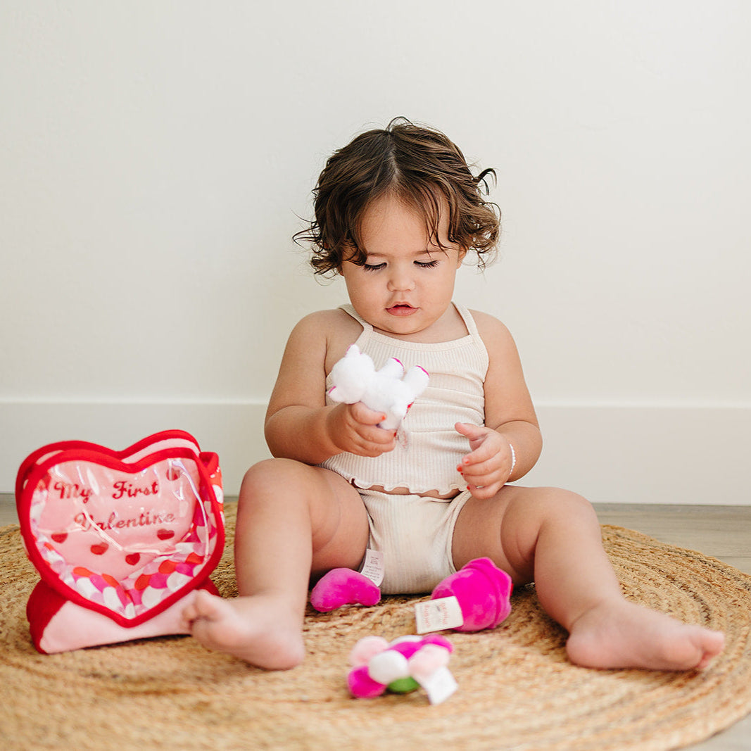 Valentine's Day Fill & Spill Playset with 4-Count Sensory Toys