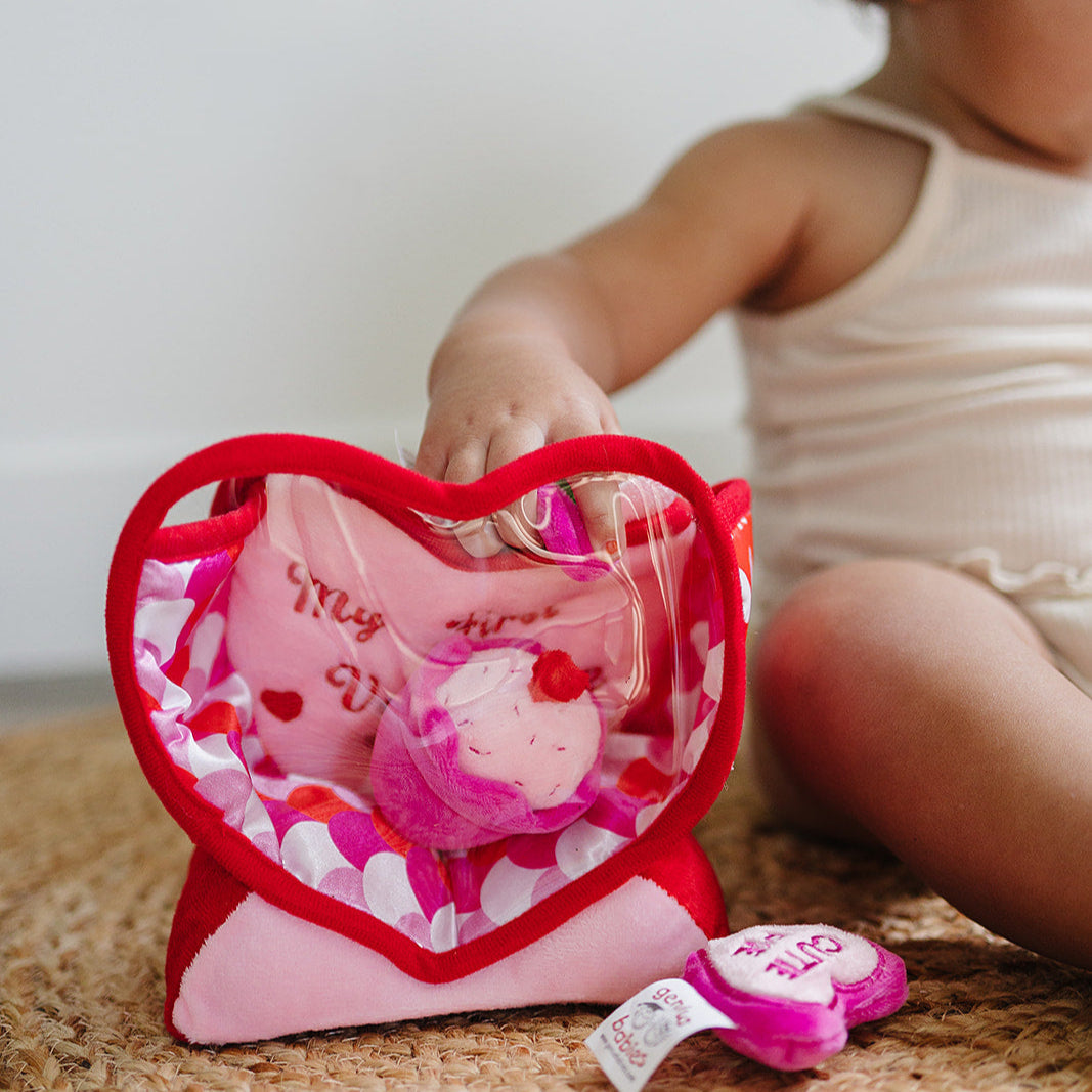 Valentine's Day Fill & Spill Playset with 4-Count Sensory Toys