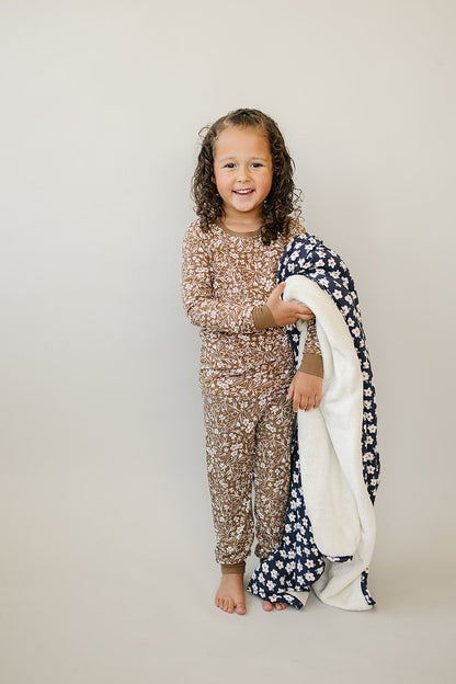 Navy Daisy Bamboo Fleece Quilt