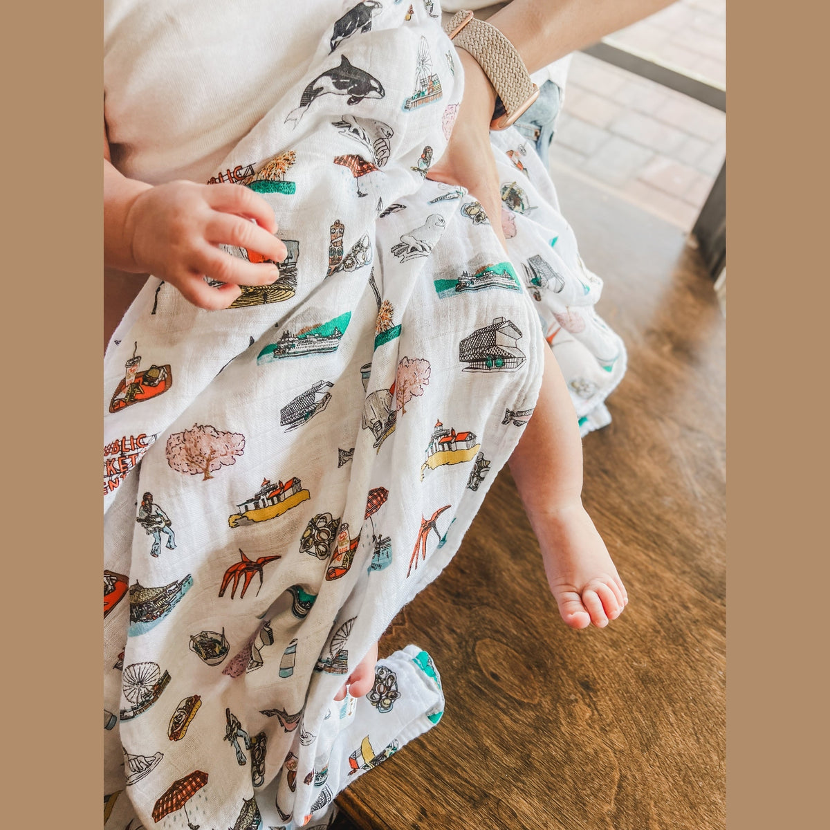Seattle Baby Gift Set: Muslin Swaddle & Bib | Organic Cotton