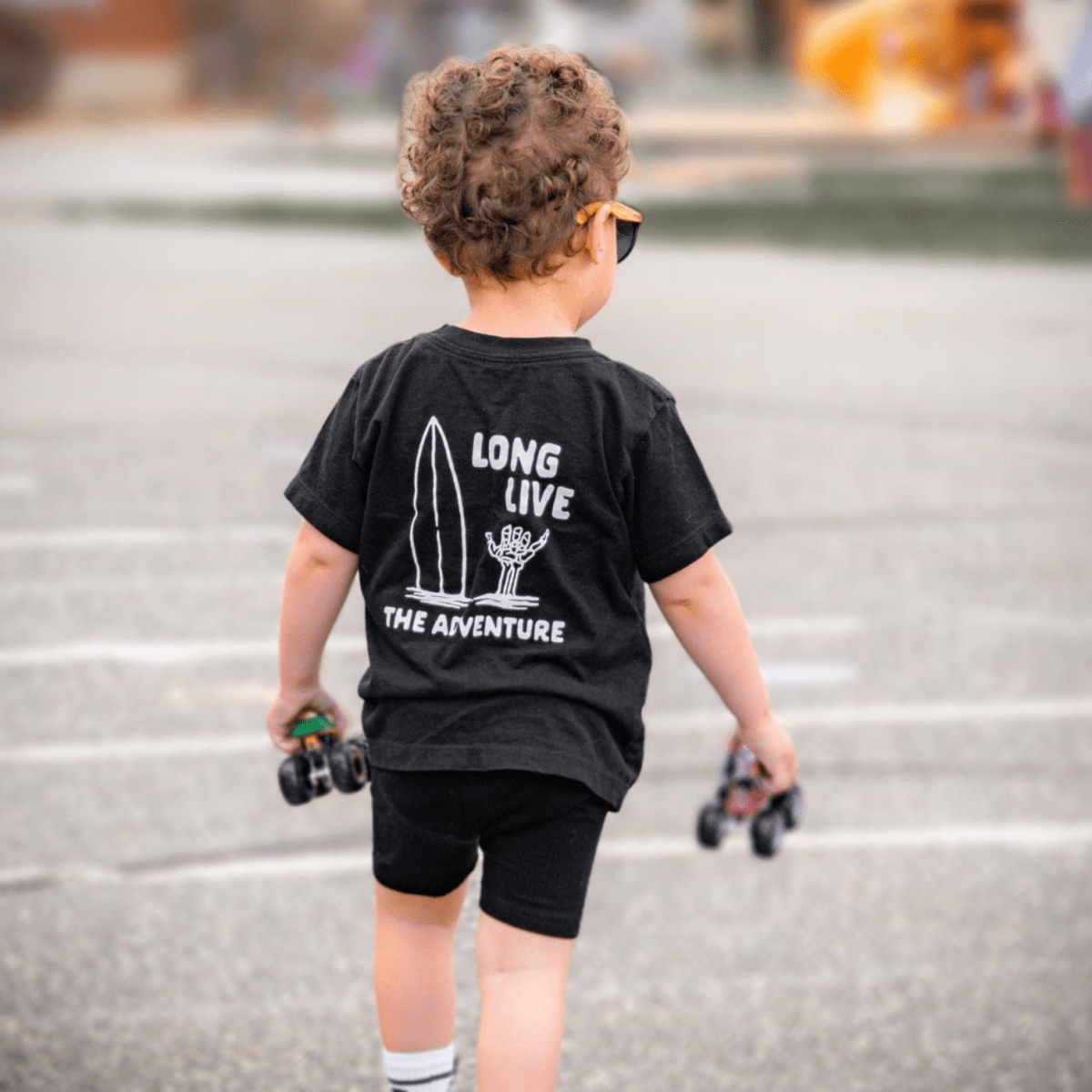 LONG LIVE THE ADVENTURE TEE - BLACK